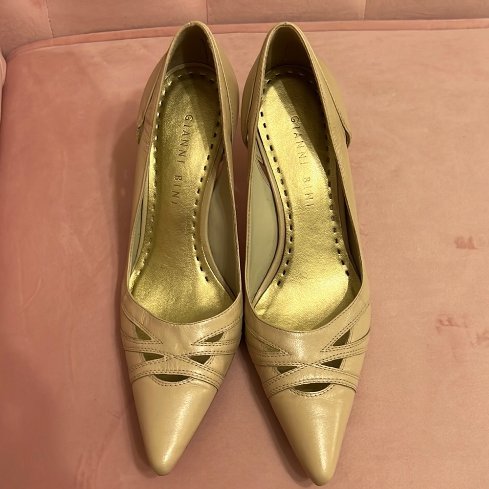 Nude colored Gianni Bini heels size 8 1/2